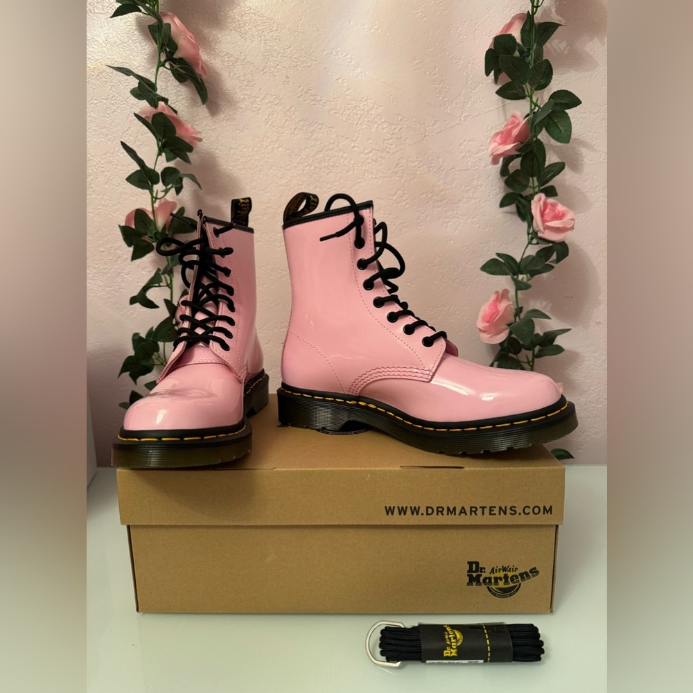 Women’s Dr Martens 1460 Boot in Pale Pink